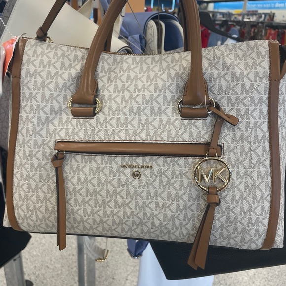 I DO NOT HAVE IT - MICHAEL KORS ISO - Picture 2 of 2